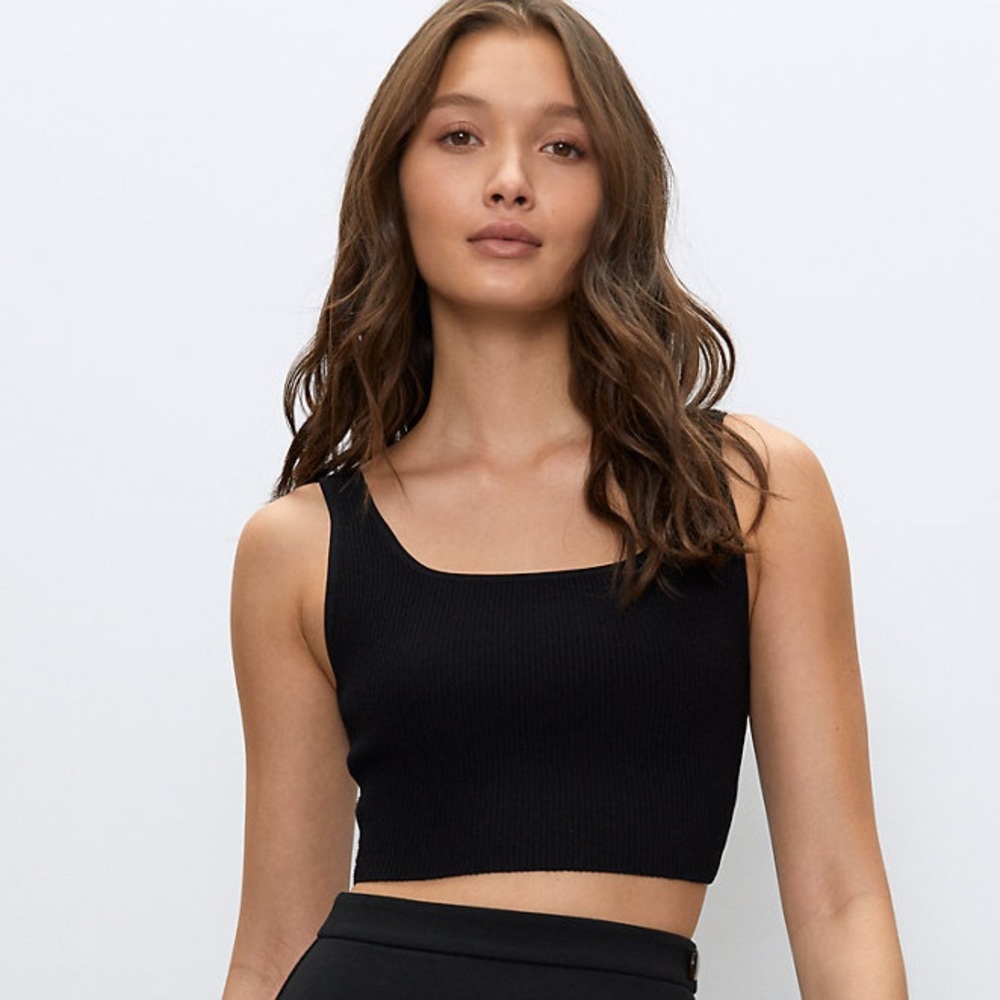 Aritzia Babaton XS Sculpt Knit Black Tank